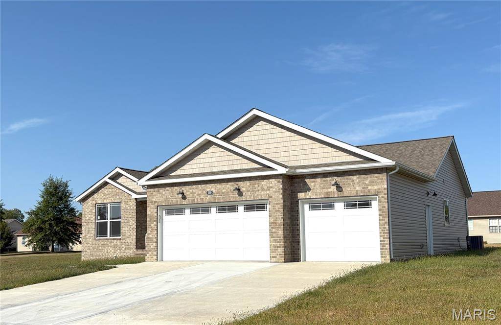 359 Sleeping Indian DR, Freeburg, IL 62224