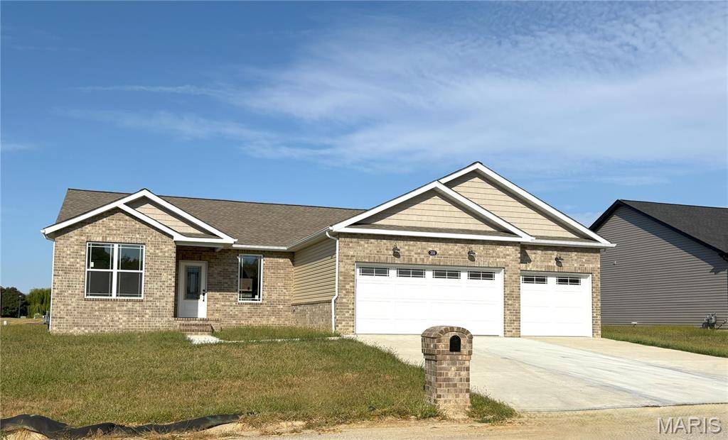 359 Sleeping Indian DR, Freeburg, IL 62224