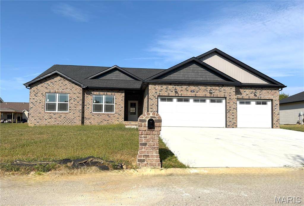 363 Sleeping Indian DR, Freeburg, IL 62243