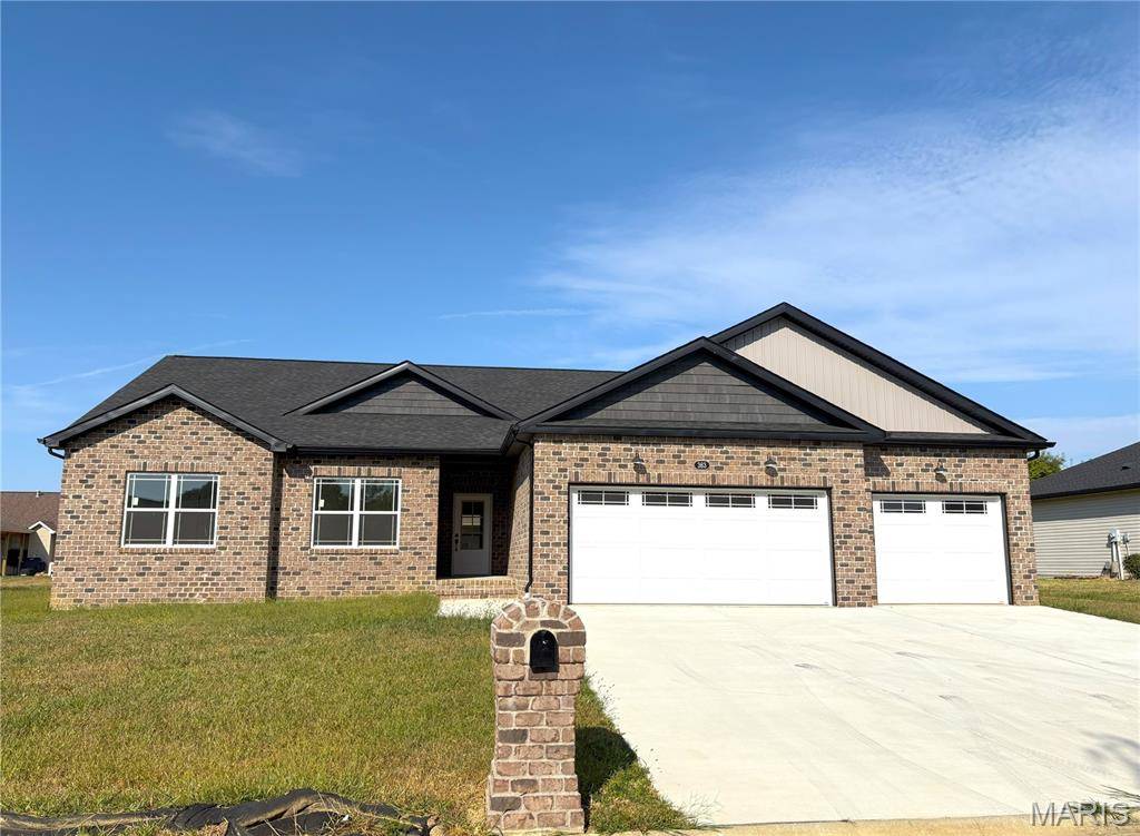363 Sleeping Indian DR, Freeburg, IL 62243