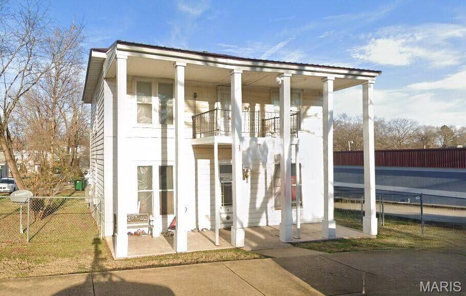 305 E Main ST, Willow Springs, MO 65793