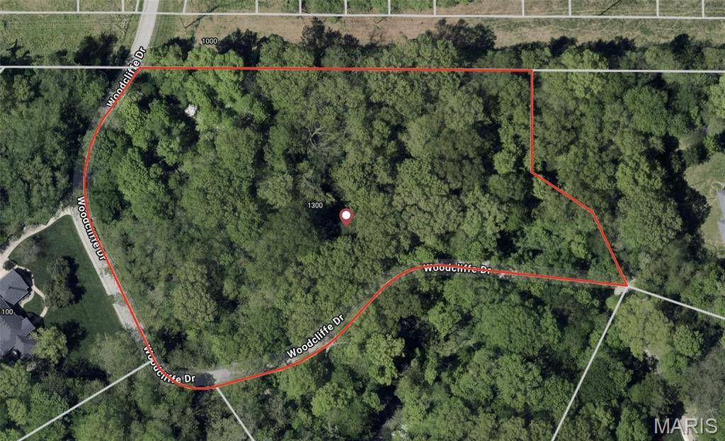 1300 Woodcliffe DR, Alton, IL 62002