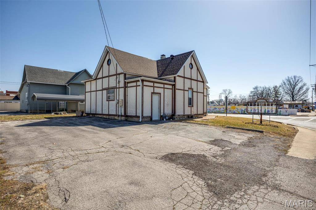 425 W Main ST, Staunton, IL 62088