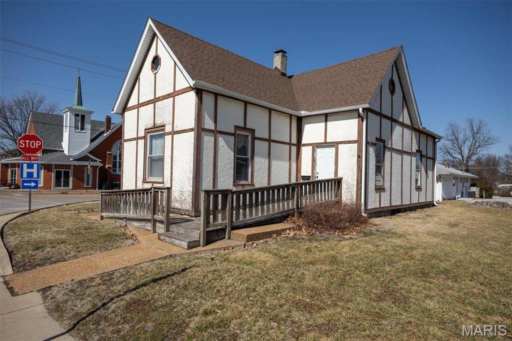 425 W Main ST, Staunton, IL 62088