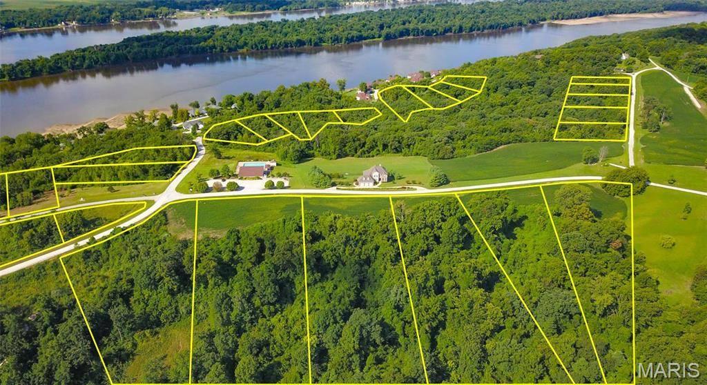 201 Quarry RD, Golden Eagle, IL 62036