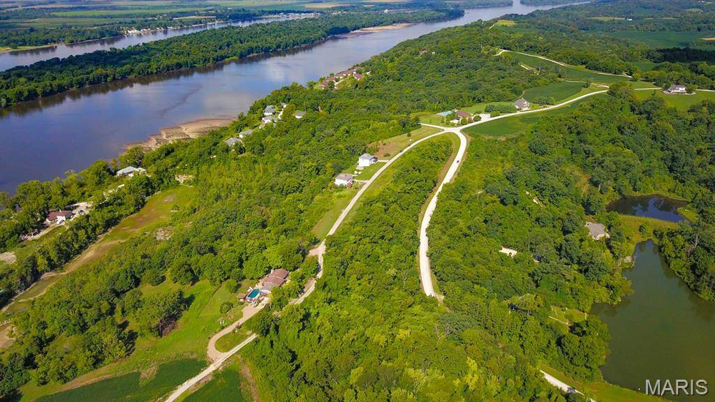 215 Quarry RD, Golden Eagle, IL 62036