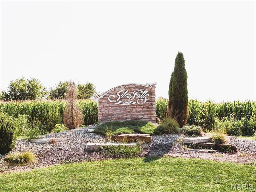 5929 Highbanks RD, Mascoutah, IL 62258