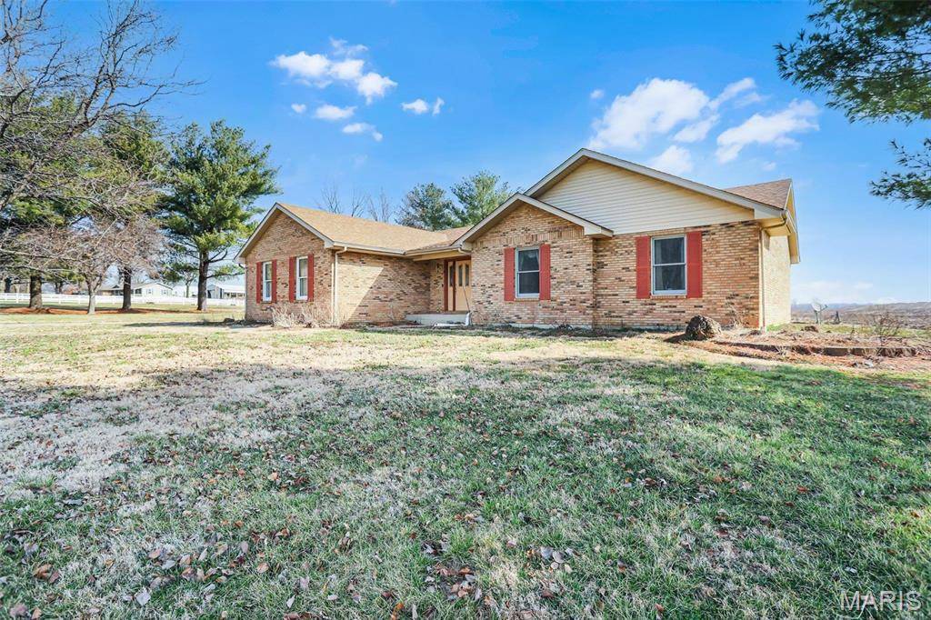 4842 Indian Hills DR, Edwardsville, IL 62025