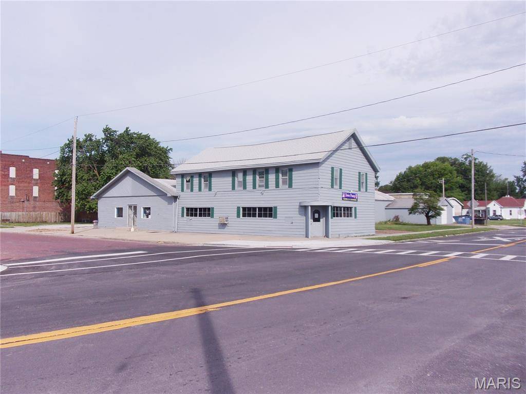 100 W Front ST, Nokomis, IL 62075