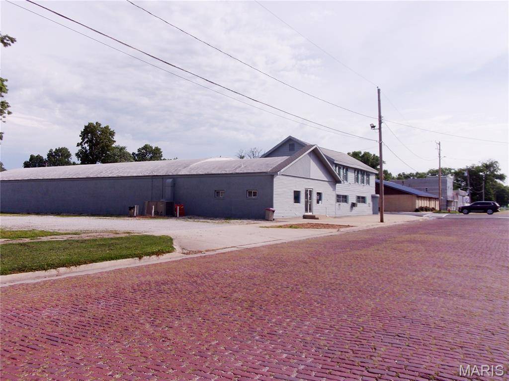 100 W Front ST, Nokomis, IL 62075