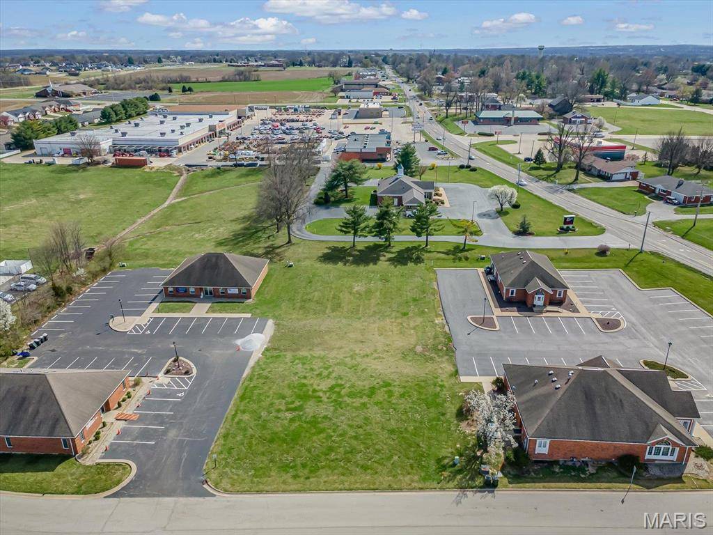 212 Bradford LN, Waterloo, IL 62298