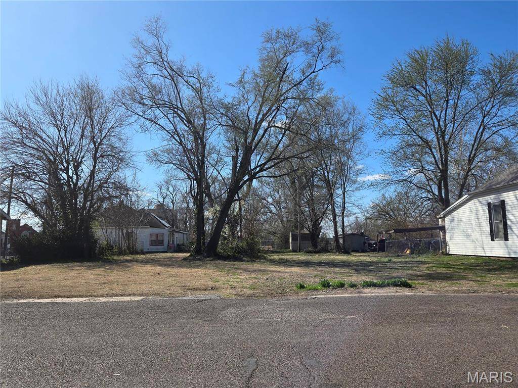 405 Dry ST, East Alton, IL 62024