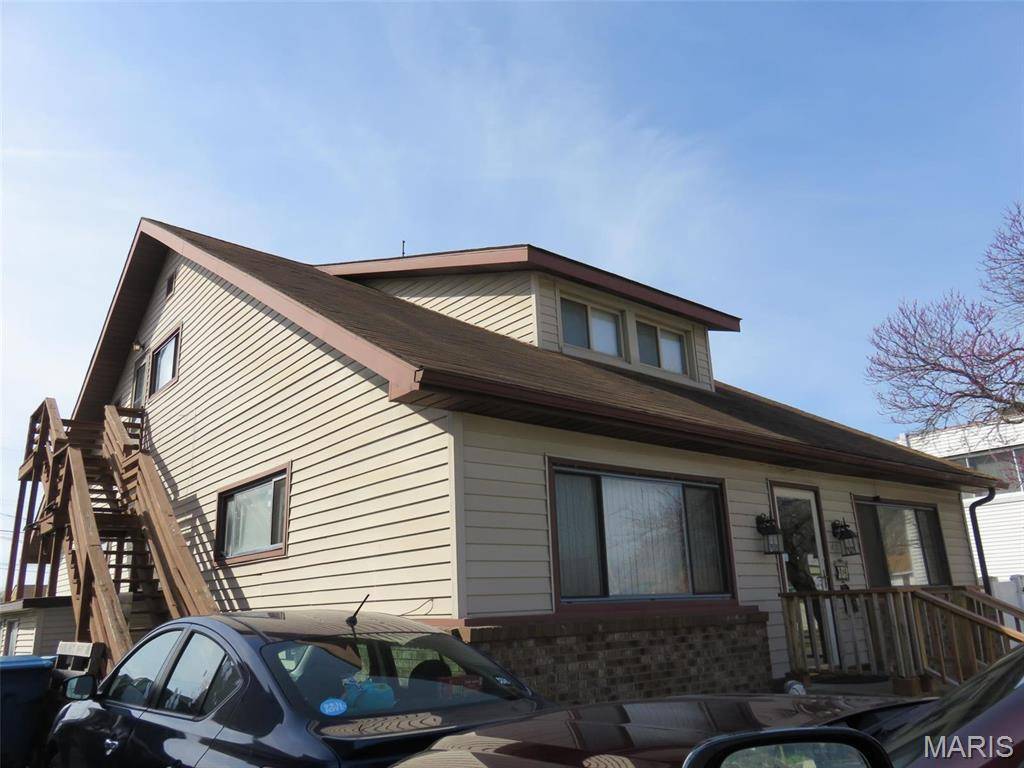 14 E Penning AVE, Wood River, IL 62095