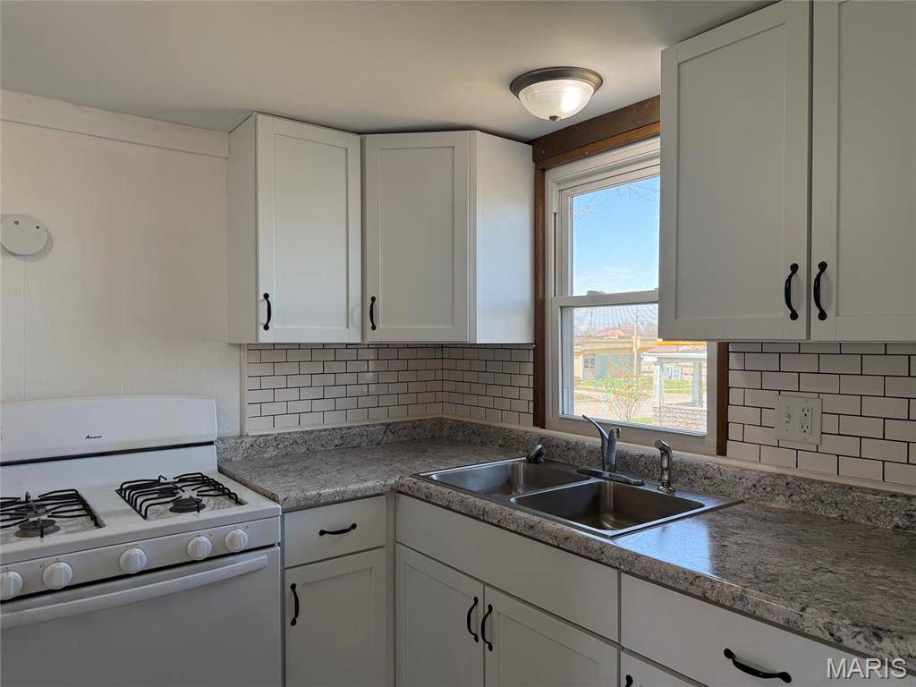 300 E 2nd ST, Pana, IL 62557
