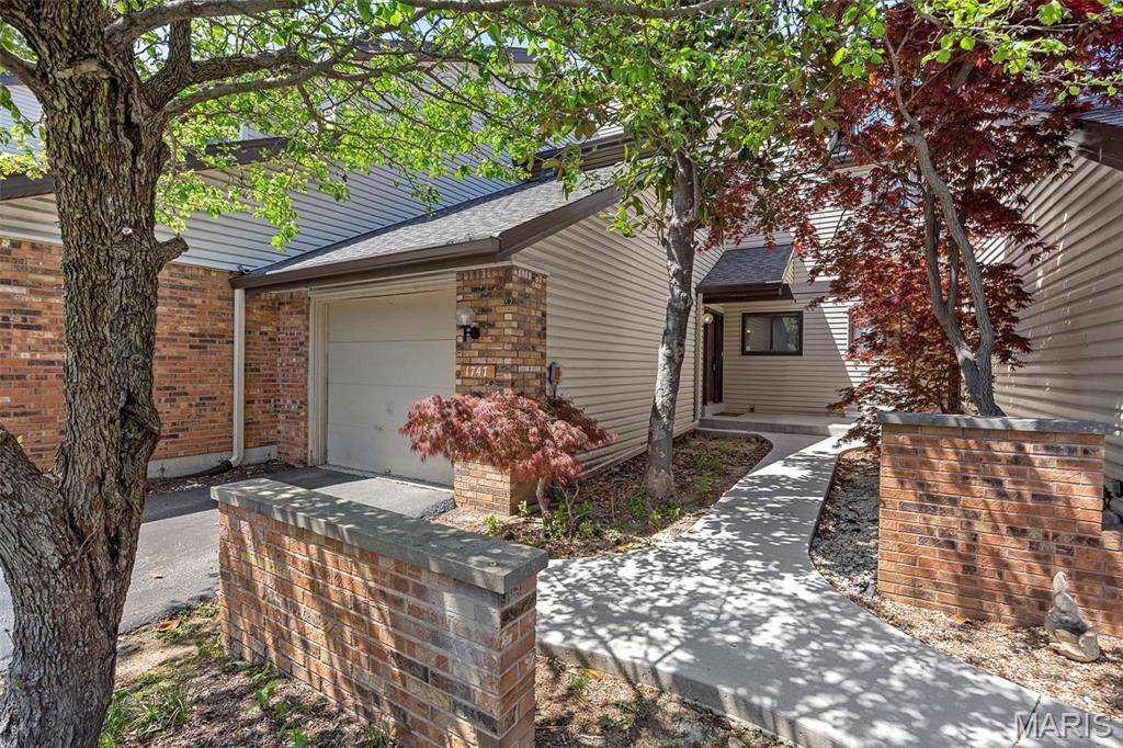 1747 Russet Valley DR, St Louis, MO 63146