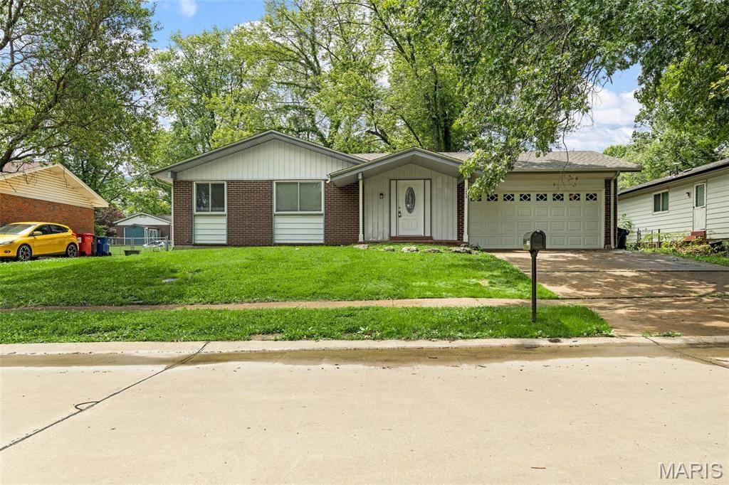 1455 Burnside CT, Florissant, MO 63031