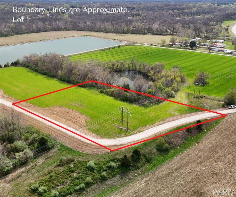 216 Red Mare Rd., Winfield, MO 63389