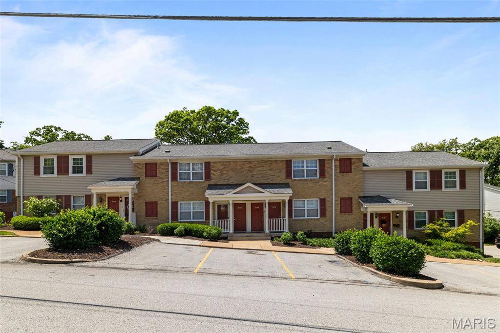 9106 W Swan CIR, St Louis, MO 63144