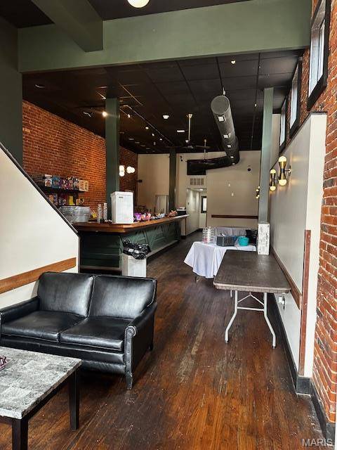 7 S High ST, Belleville, IL 62220