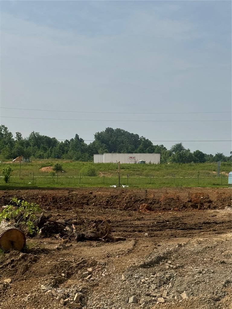 1149 Mistletoe LN, Poplar Bluff, MO 63901