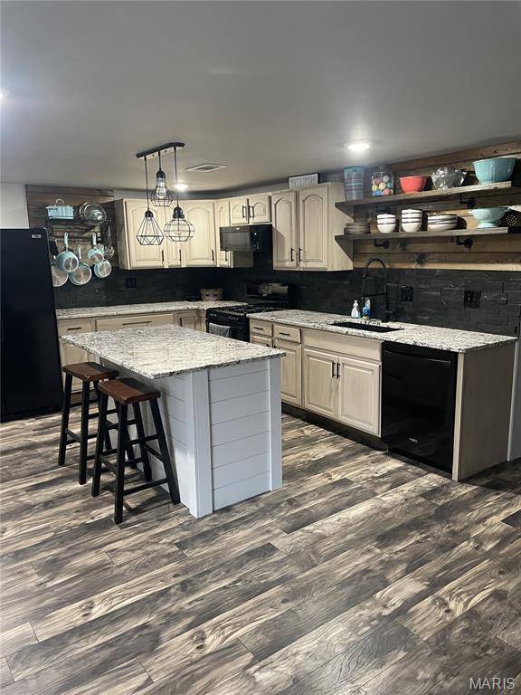 2255 Lakeshore DR, Cuba, MO 65453