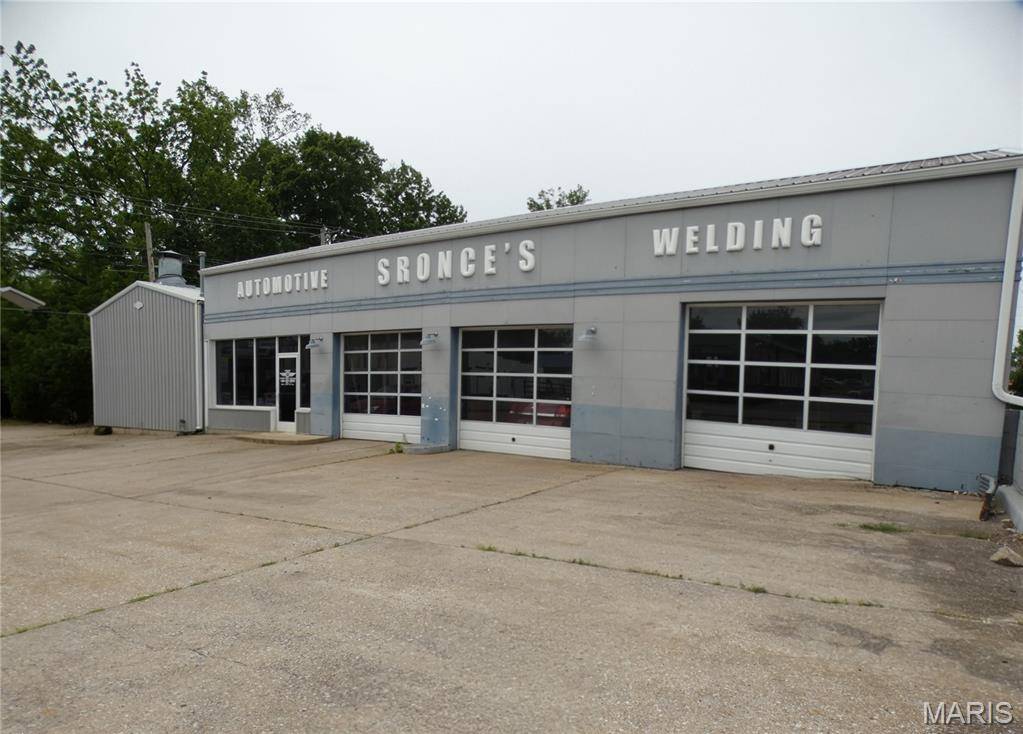105 W Water ST, Pinckneyville, IL 62274
