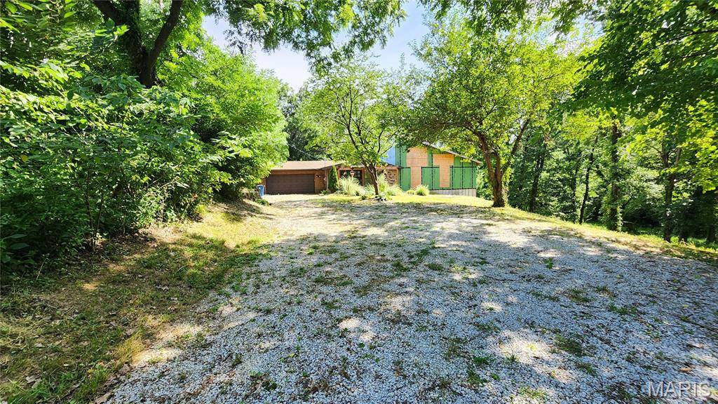 625 W Country LN, Collinsville, IL 62234