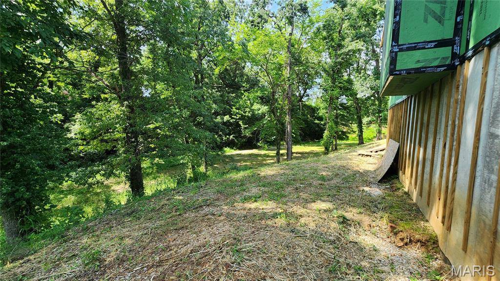 625 W Country LN, Collinsville, IL 62234