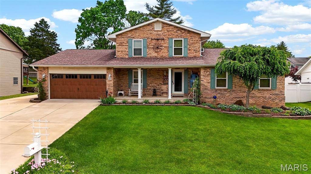 1422 Cobblestone DR, St Charles, MO 63304