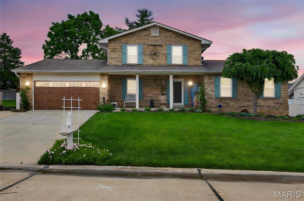 1422 Cobblestone DR, St Charles, MO 63304