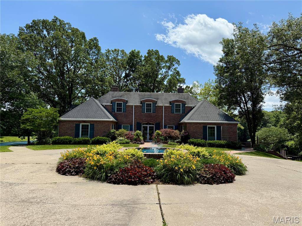 18994 Country Club LN, Carlinville, IL 62626