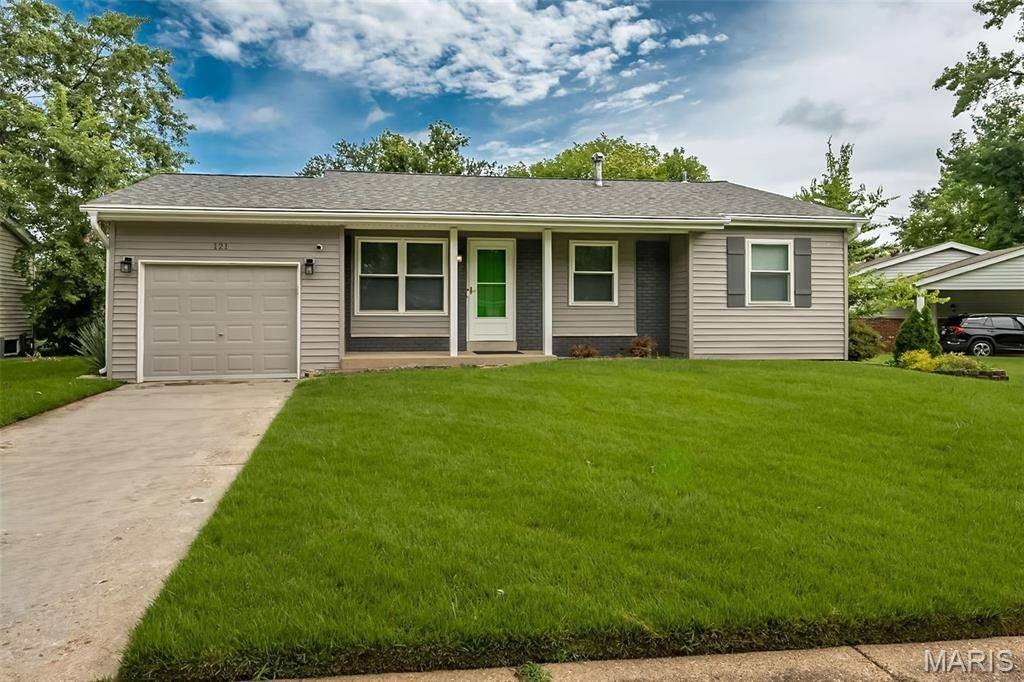 121 Foxtree DR, Hazelwood, MO 63042