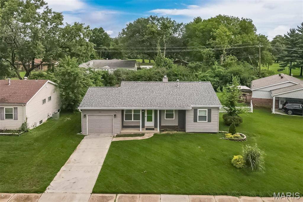 121 Foxtree DR, Hazelwood, MO 63042