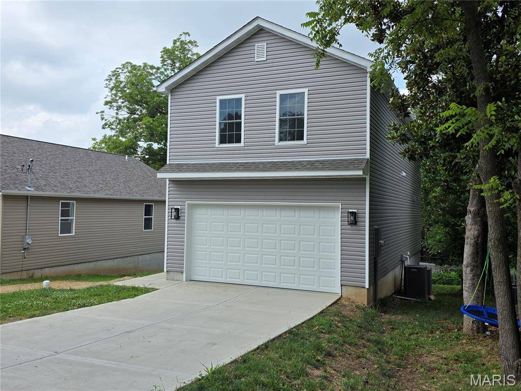 10107 Niblic DR, Overland, MO 63114
