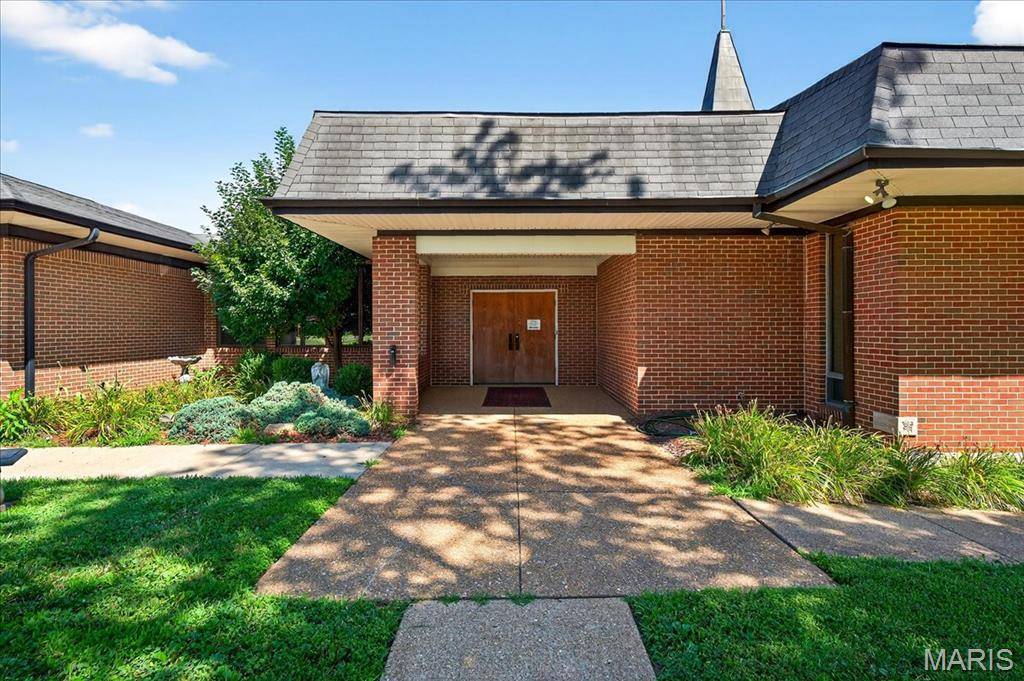 2725 Concord DR, Florissant, MO 63033