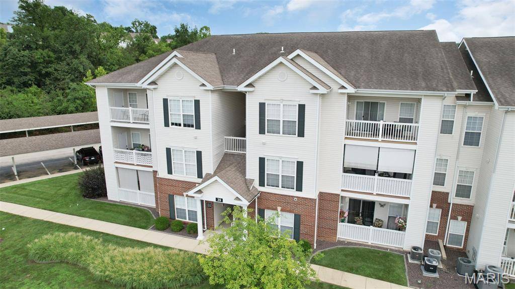 39 Kassebaum LN #305, St Louis, MO 63129
