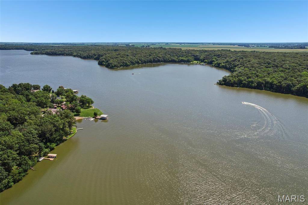 20 Lake Pointe LN, Litchfield, IL 62056