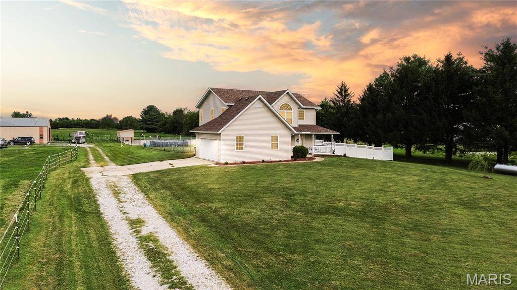 5878 Eaton LN, Edwardsville, IL 62025
