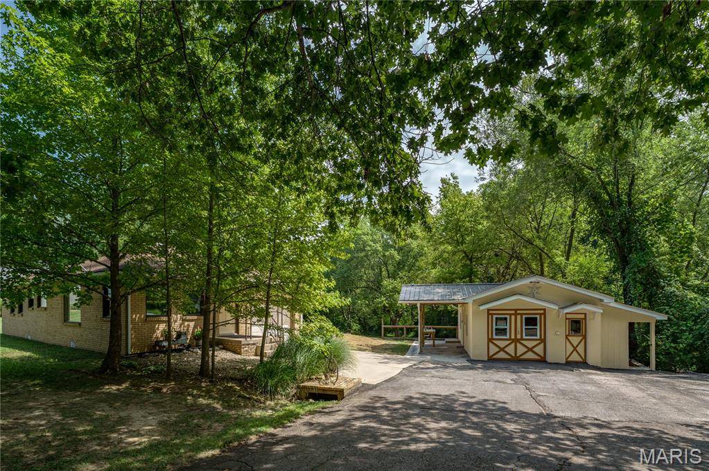 132 Edding LN, Fairview Heights, IL 62208