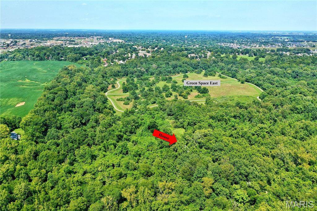 221 Oaklawn Rd., Glen Carbon, IL 62034
