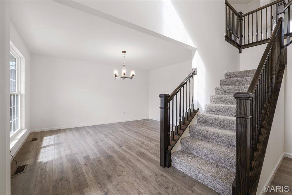 1748 Martingale LN, Eureka, MO 63025