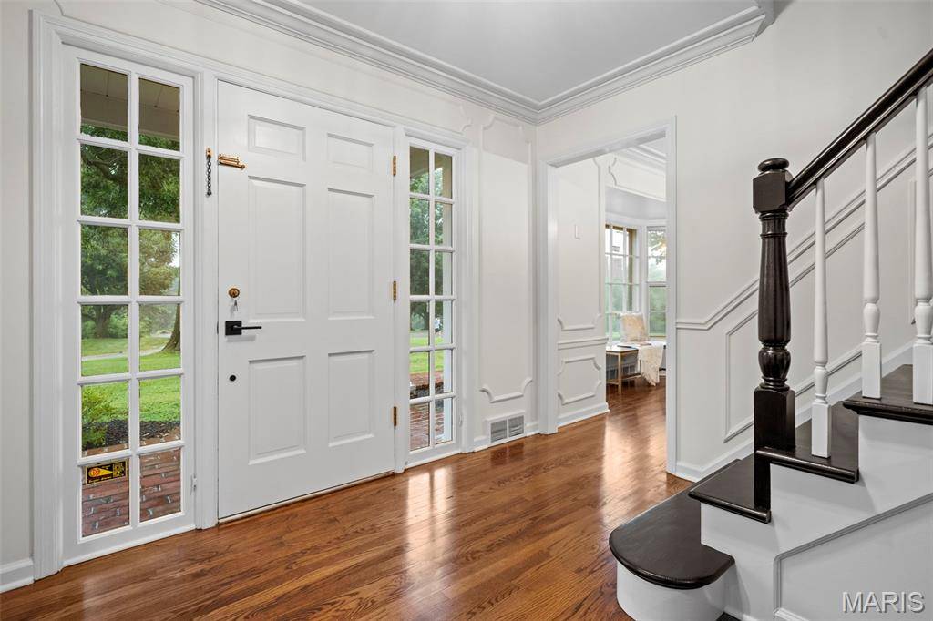 51 Brook Mill LN, Town And Country, MO 63017