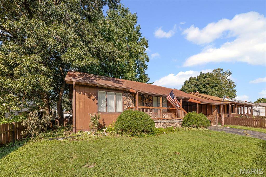 145 Victory DR, East Alton, IL 62024