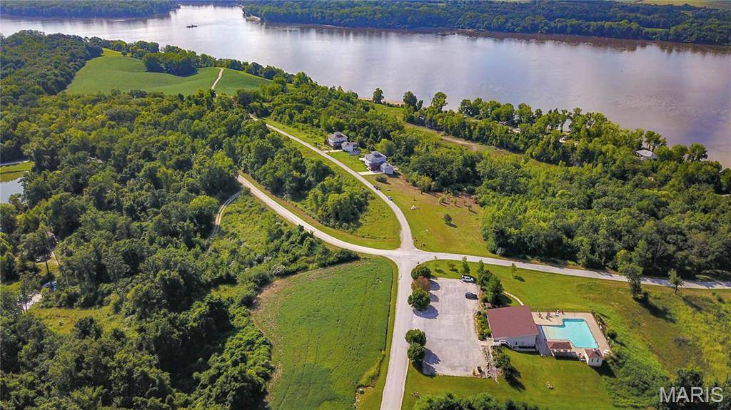 204 Quarry RD, Golden Eagle, IL 62036