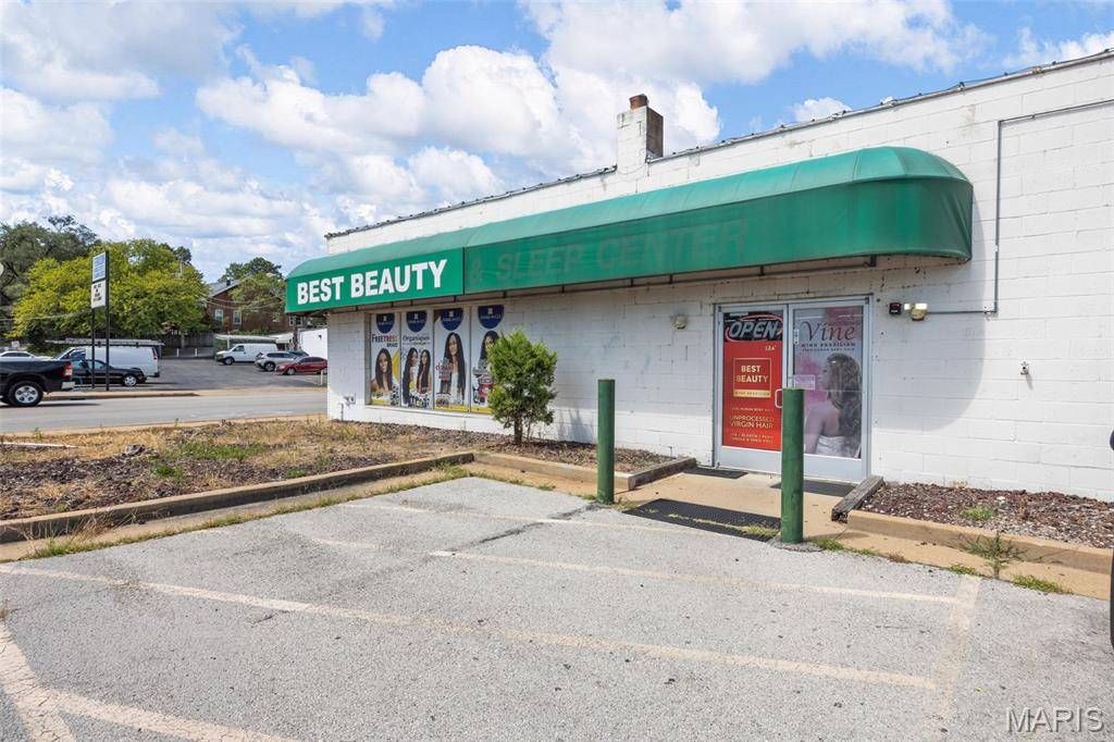 110 S Florissant RD, Ferguson, MO 63135