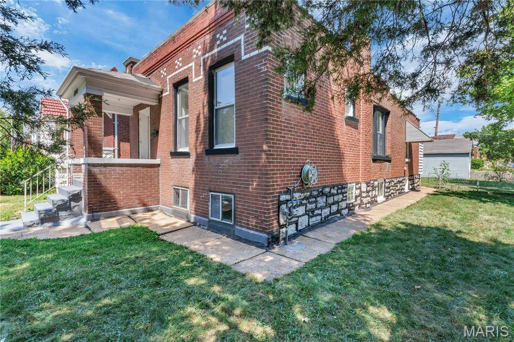 4163 Walsh ST, St Louis, MO 63116