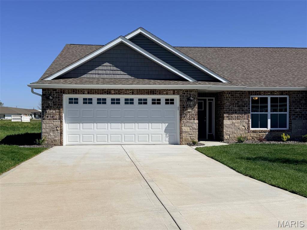 13 Sonata LN, Troy, IL 62294