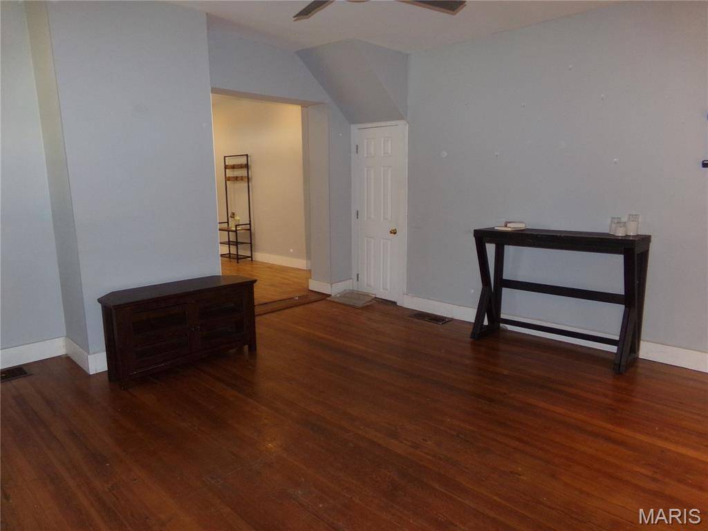619 S 4th ST, Greenville, IL 62246