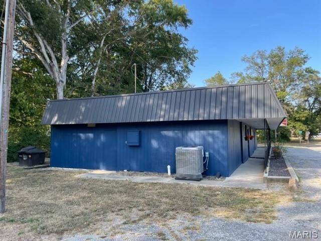 679 Old National TRL, Pocahontas, IL 62275