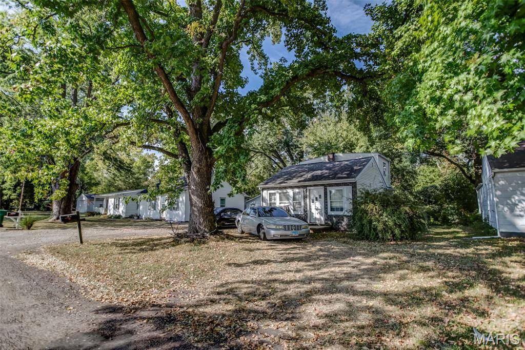 959 Green Mount LN, Belleville, IL 62220